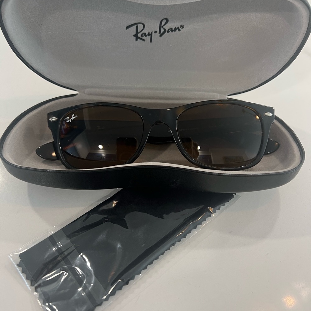 Ray-Ban Black Sunglasses